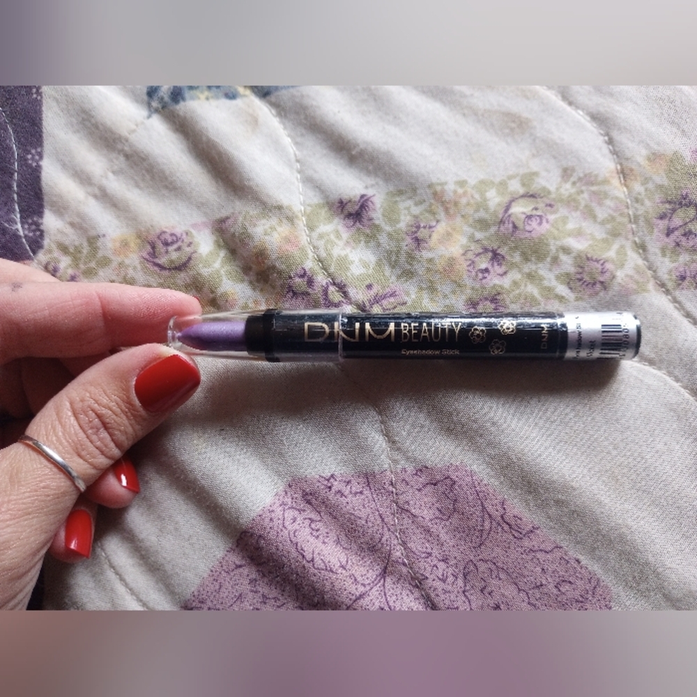DNM beauty eyeshadow stick